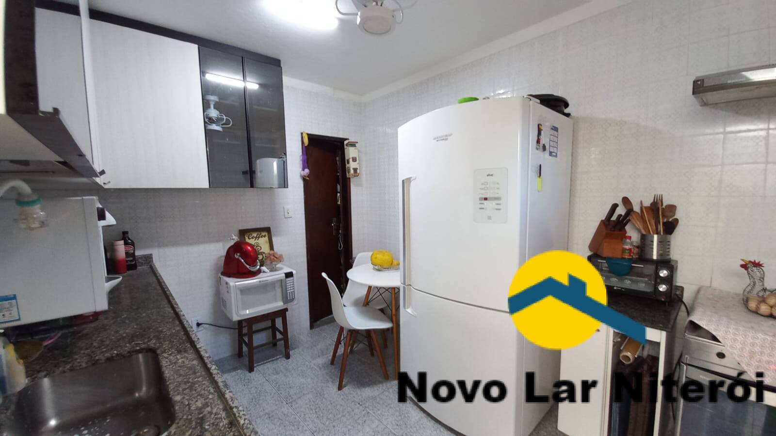 Casa à venda com 4 quartos, 240m² - Foto 28