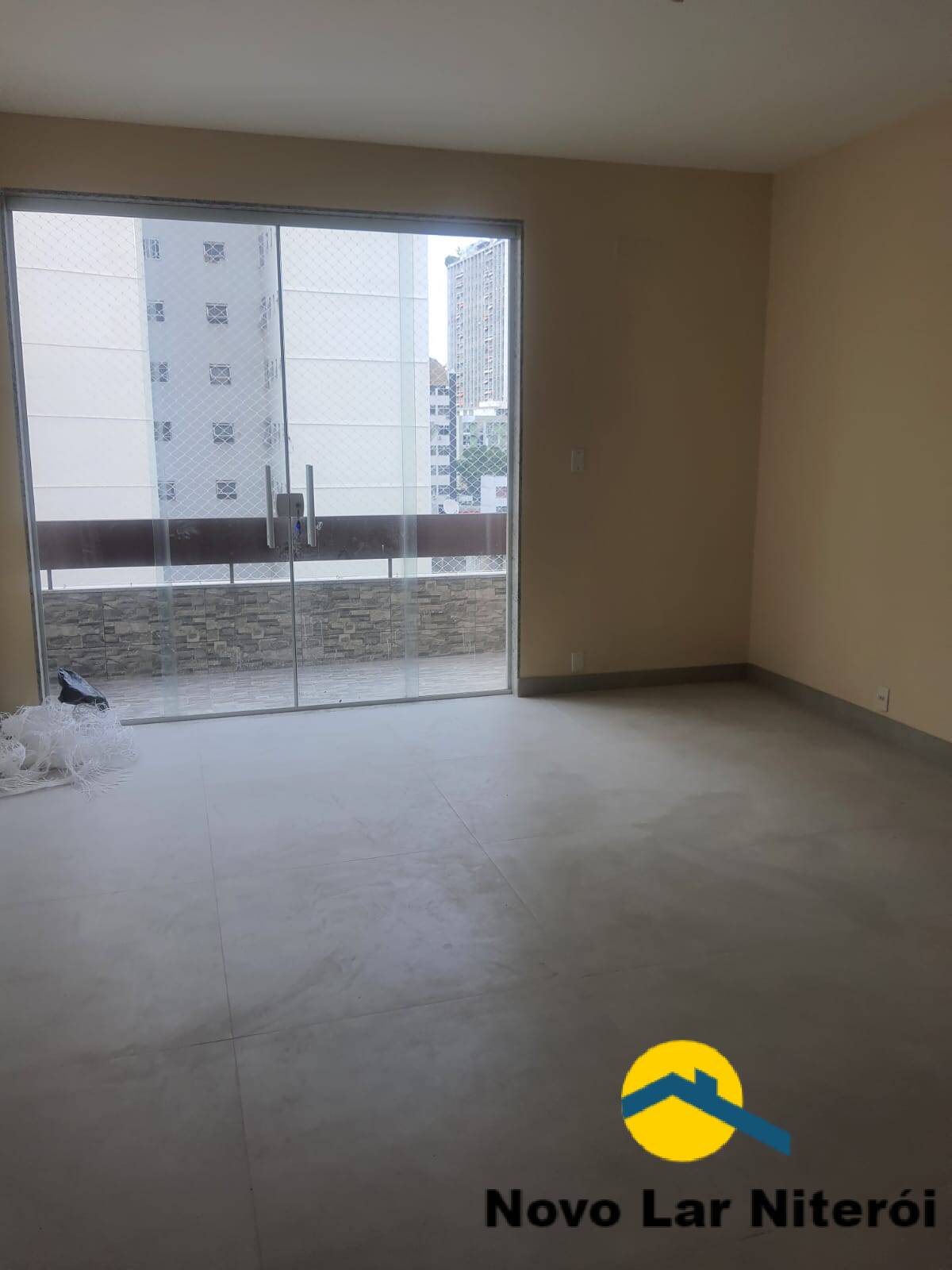 Apartamento à venda com 3 quartos, 130m² - Foto 1