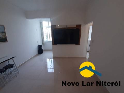 Apartamento à venda com 2 quartos, 75m² - Foto 2