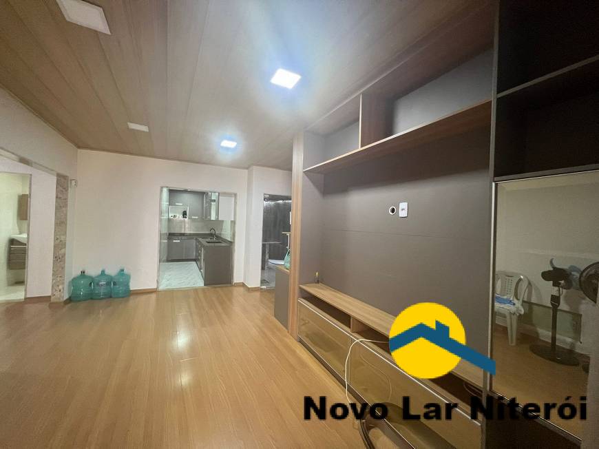 Casa à venda com 4 quartos, 196m² - Foto 2