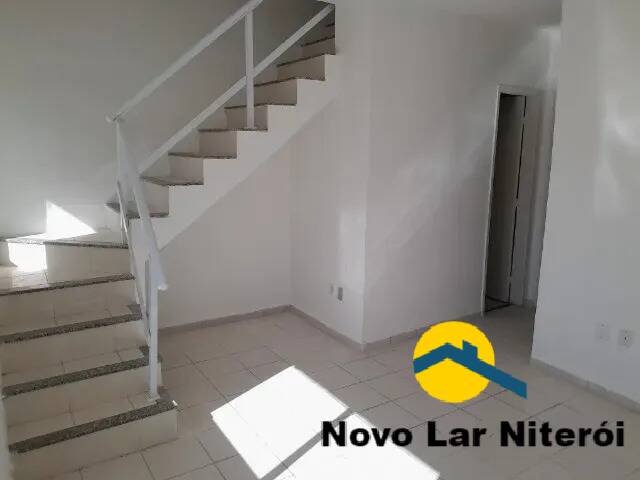 Casa à venda com 3 quartos, 80m² - Foto 1