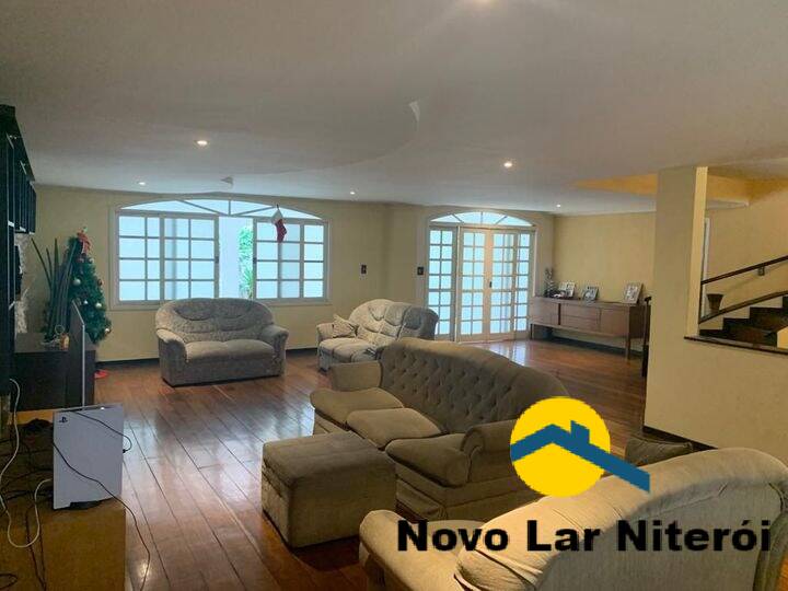 Casa à venda com 5 quartos, 320m² - Foto 2