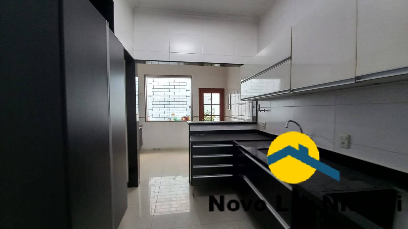 Casa à venda com 4 quartos, 220m² - Foto 27