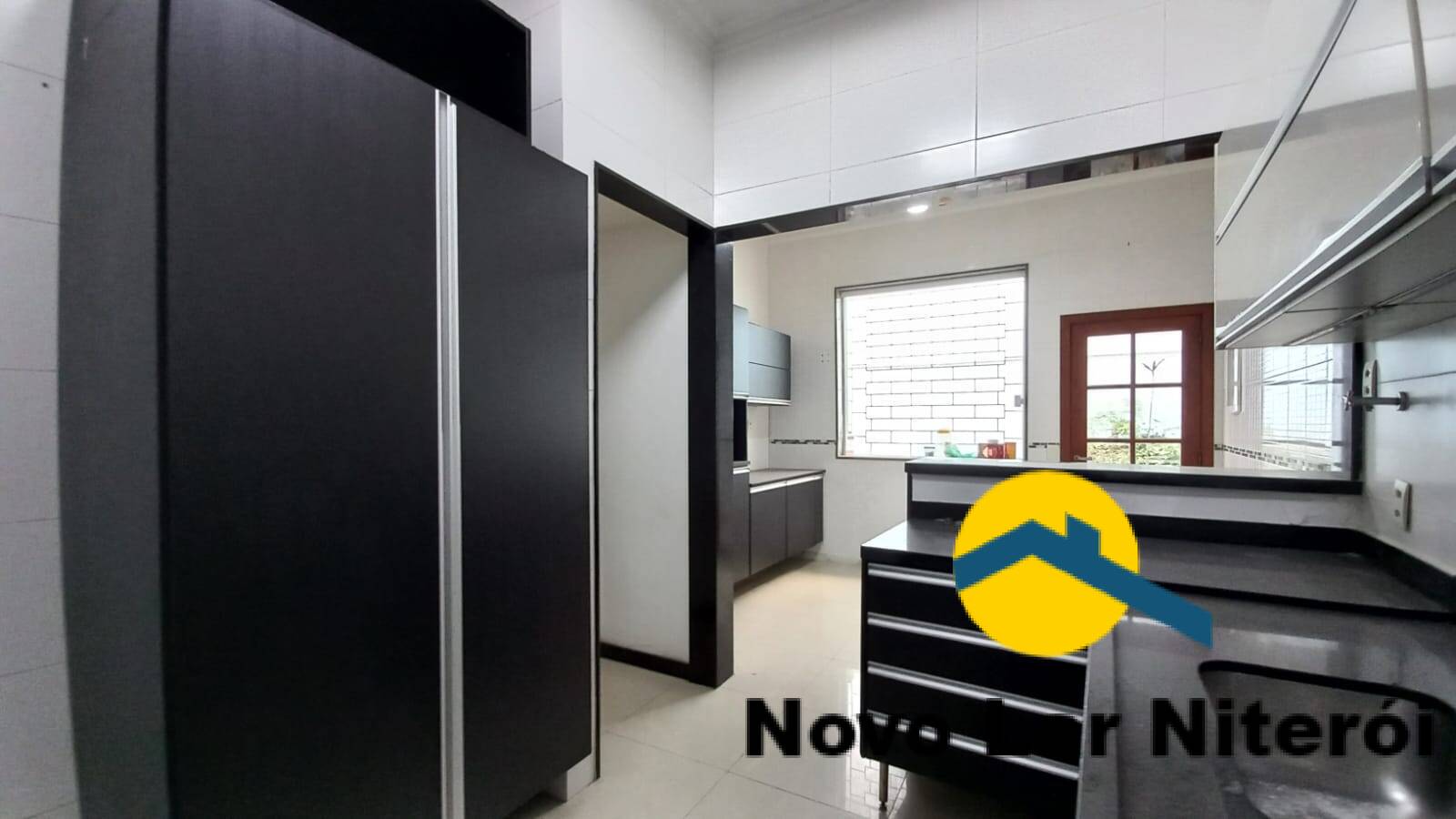 Casa à venda com 4 quartos, 220m² - Foto 30