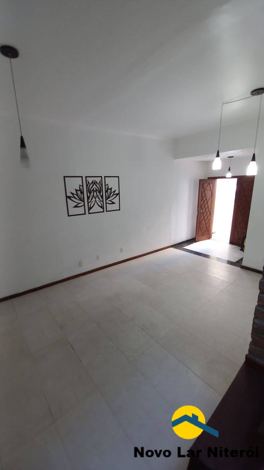 Casa à venda com 4 quartos, 220m² - Foto 2