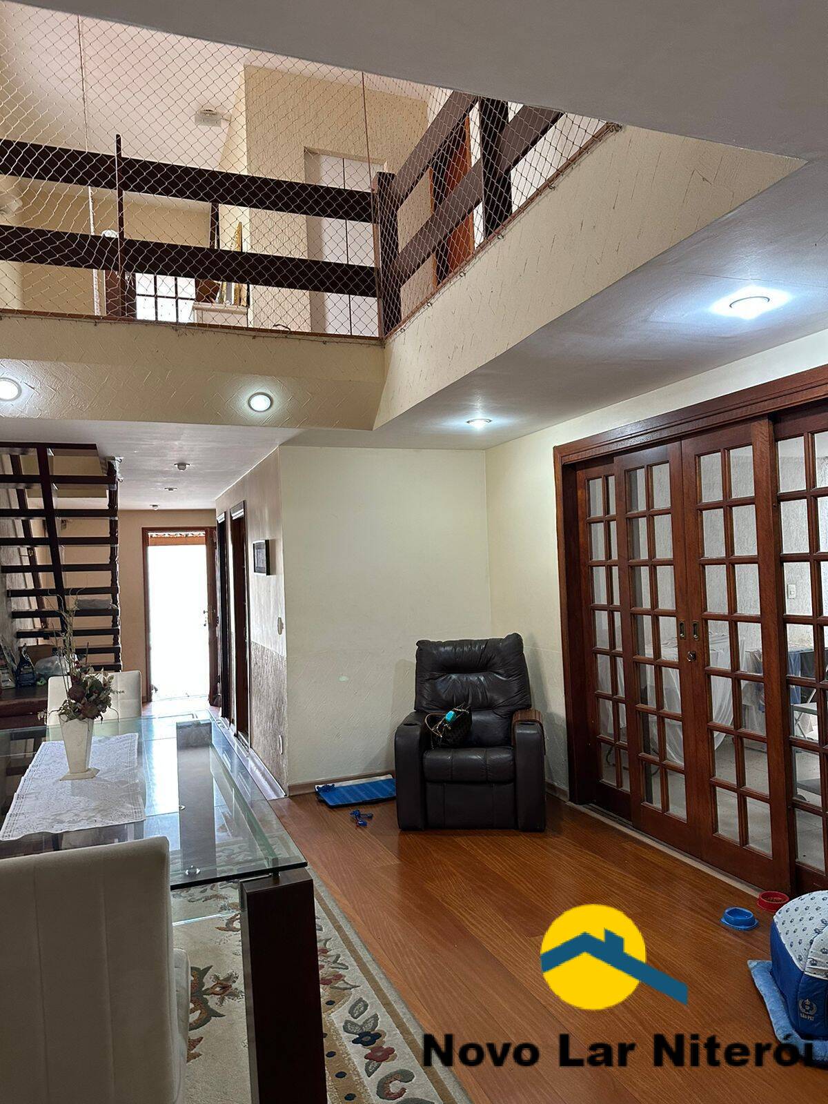 Casa à venda com 3 quartos, 302m² - Foto 4