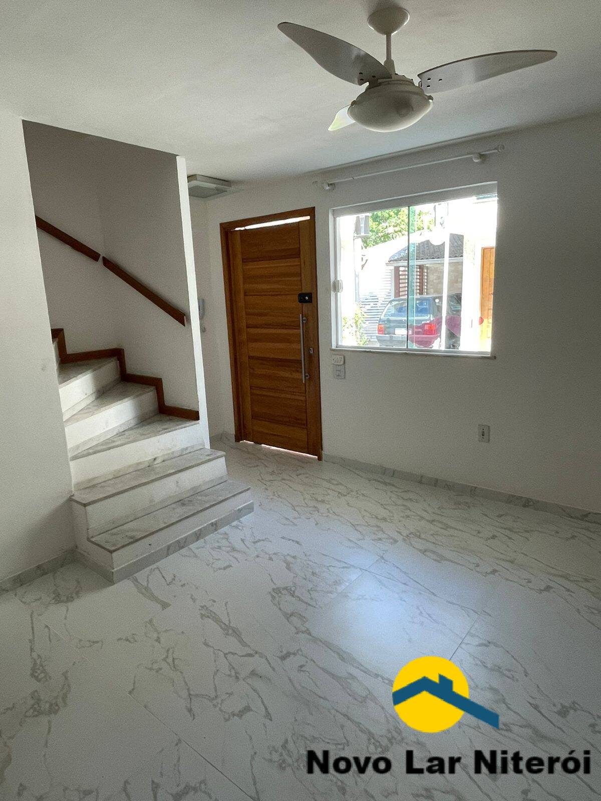 Casa à venda com 3 quartos, 110m² - Foto 1