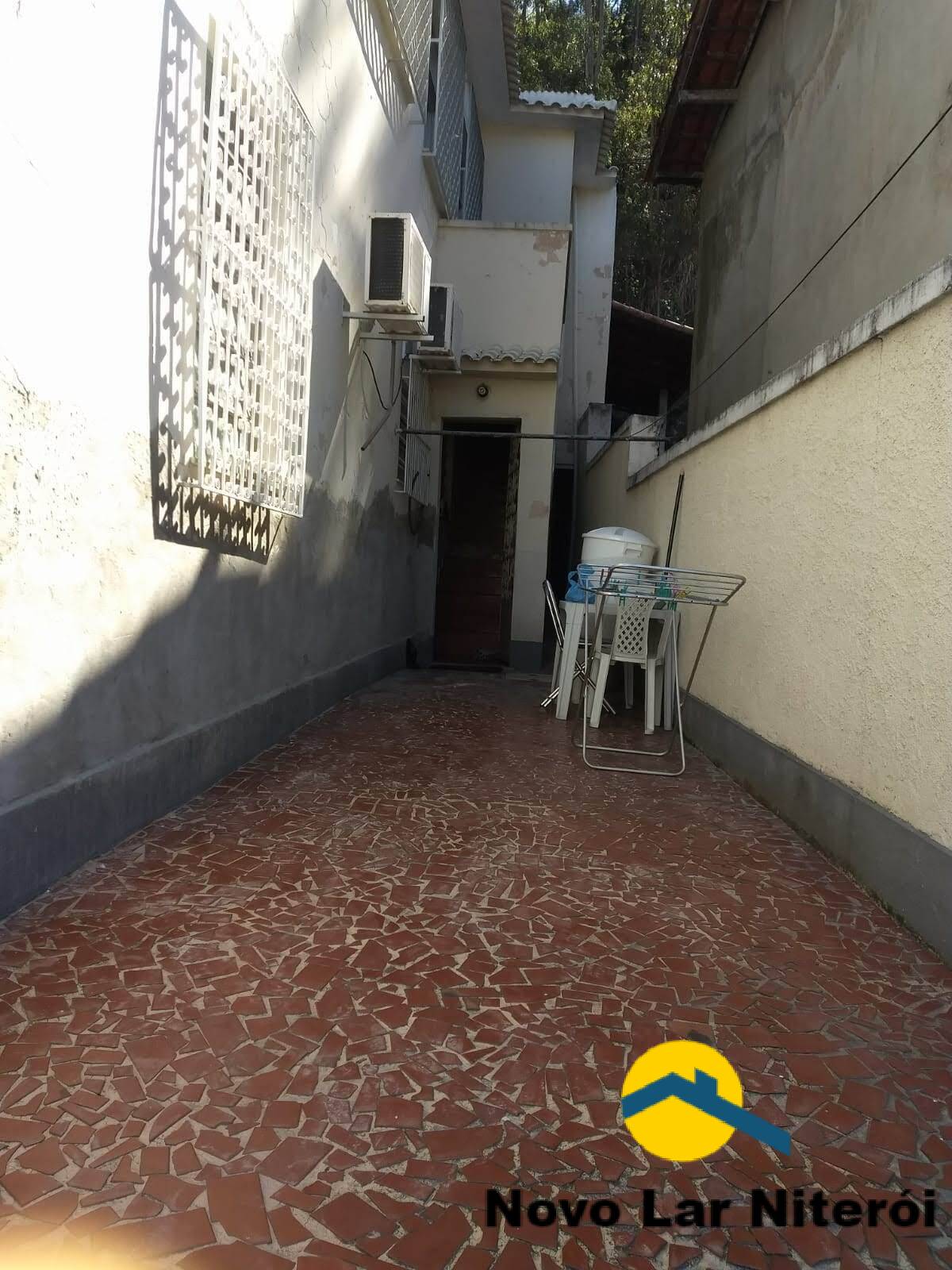 Casa à venda com 4 quartos, 300m² - Foto 27