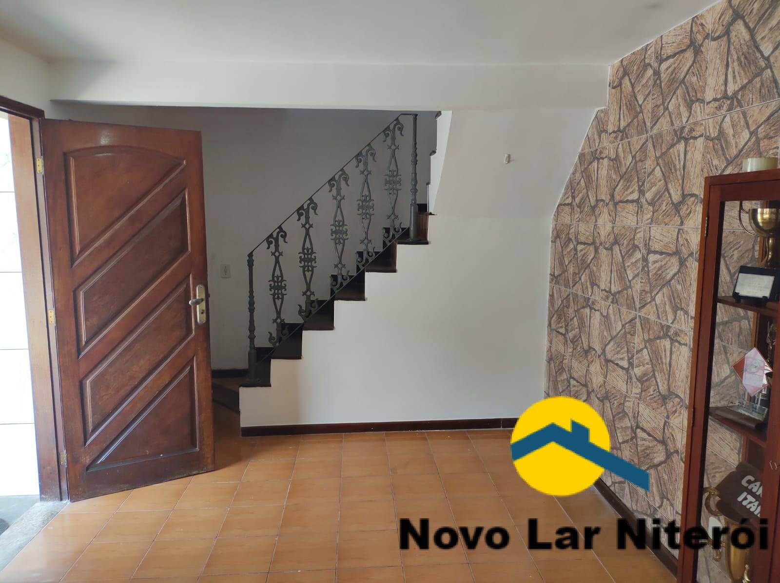 Casa à venda com 2 quartos, 76m² - Foto 1