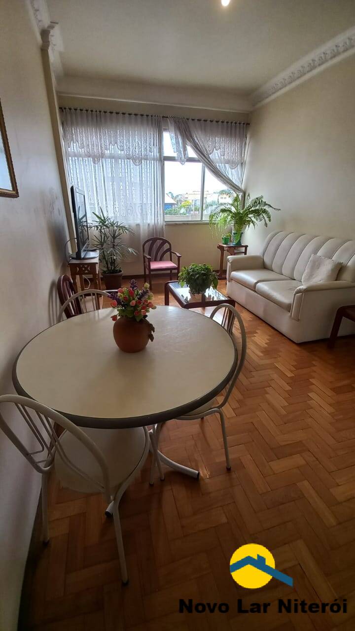 Apartamento à venda com 2 quartos, 70m² - Foto 3