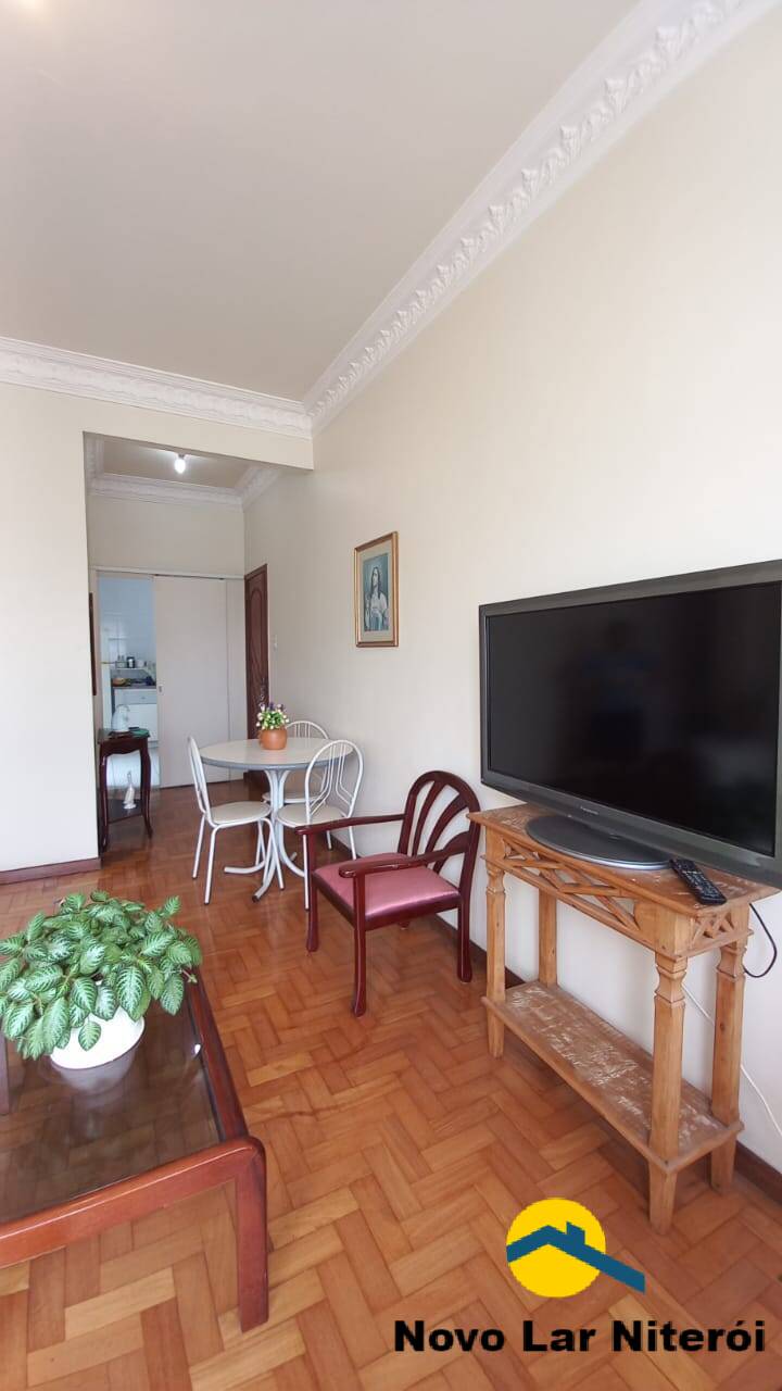 Apartamento à venda com 2 quartos, 70m² - Foto 4