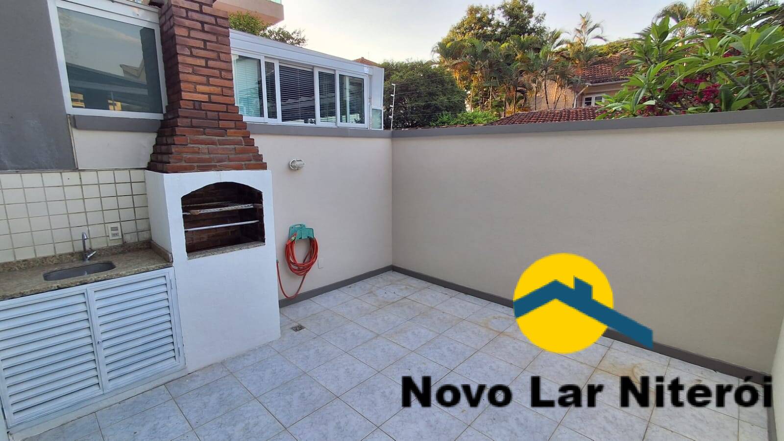 Casa à venda com 2 quartos, 130m² - Foto 2