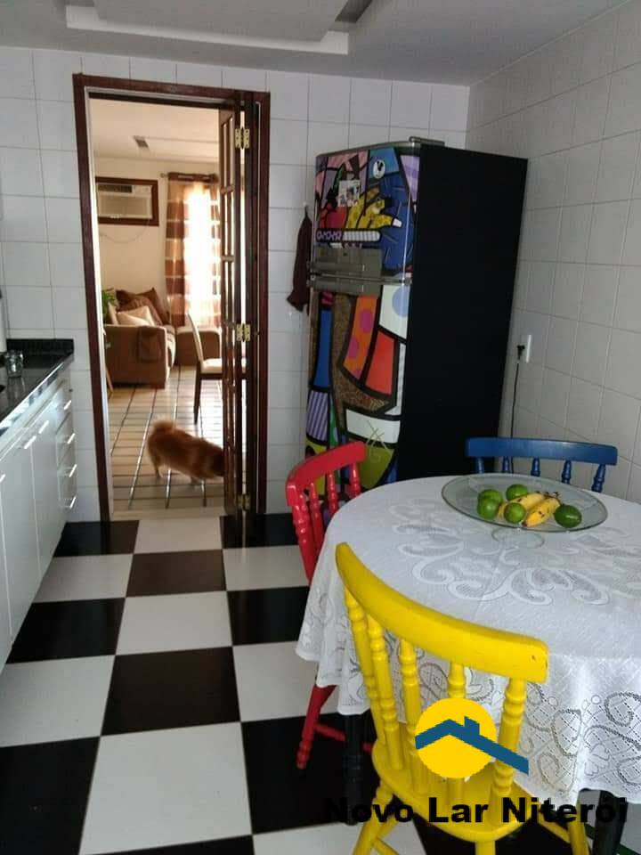 Casa de Condomínio à venda com 3 quartos, 205m² - Foto 4