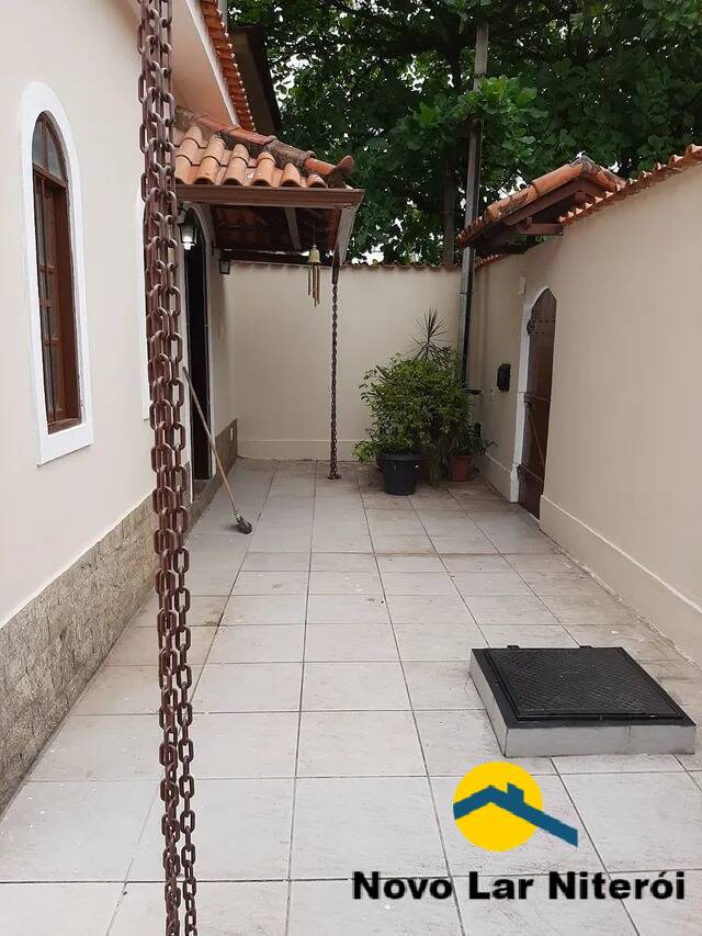 Casa à venda com 4 quartos, 210m² - Foto 14