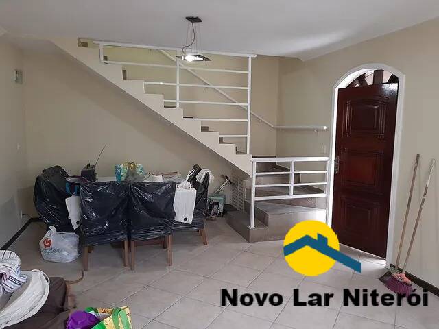 Casa à venda com 4 quartos, 210m² - Foto 2