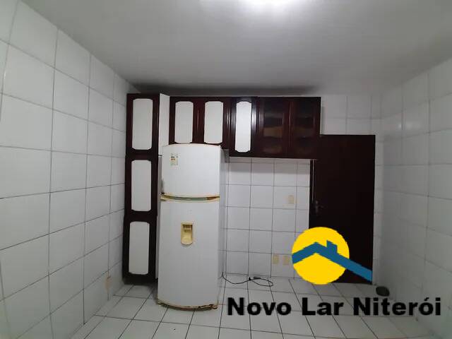 Casa à venda com 4 quartos, 210m² - Foto 3