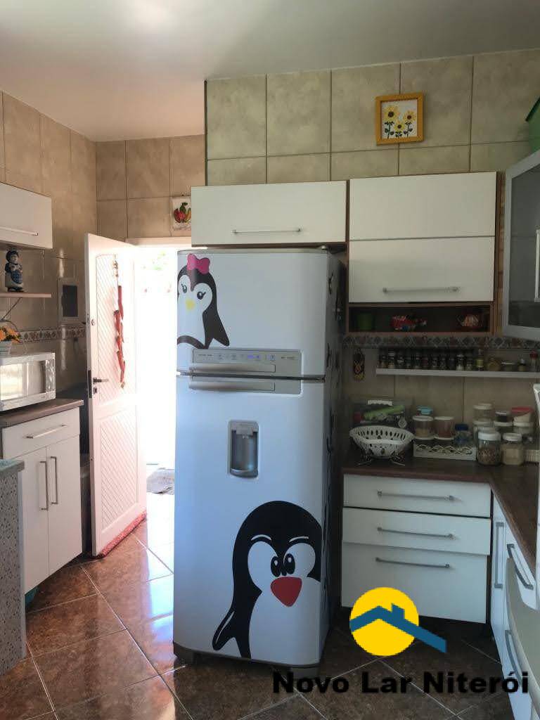 Casa à venda com 3 quartos, 220m² - Foto 5