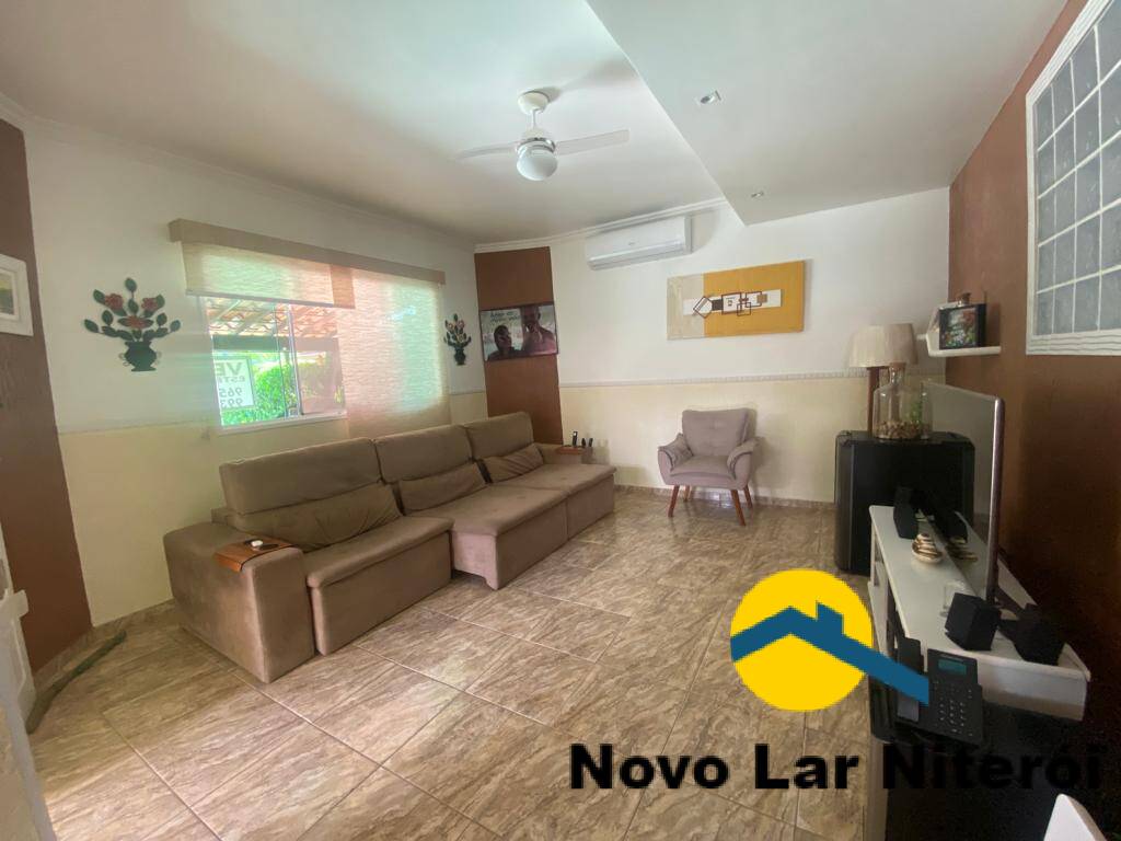 Casa à venda com 3 quartos, 220m² - Foto 1