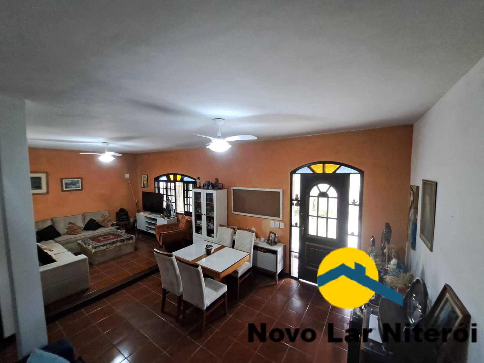 Casa à venda com 4 quartos, 210m² - Foto 3