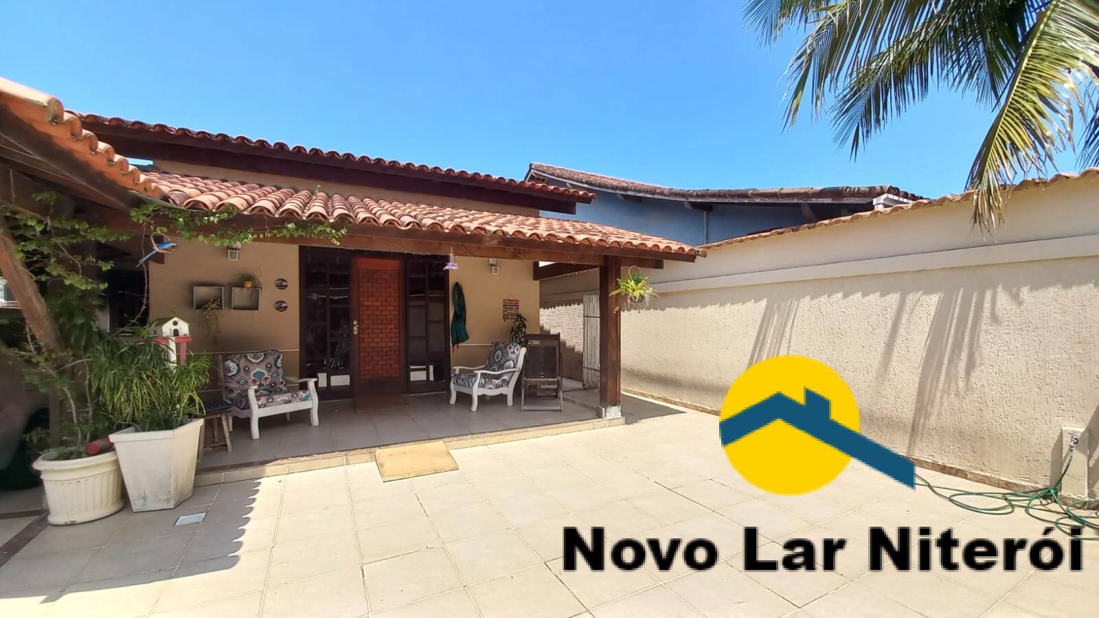 Casa à venda com 3 quartos, 156m² - Foto 1