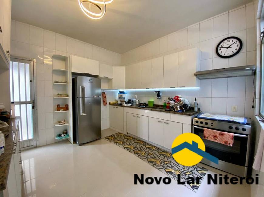 Casa à venda com 3 quartos, 320m² - Foto 17