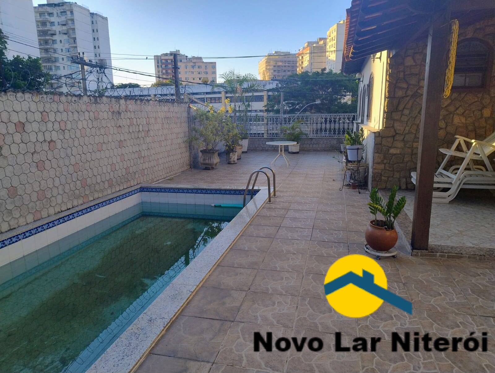 Casa à venda e aluguel com 8 quartos, 270m² - Foto 32