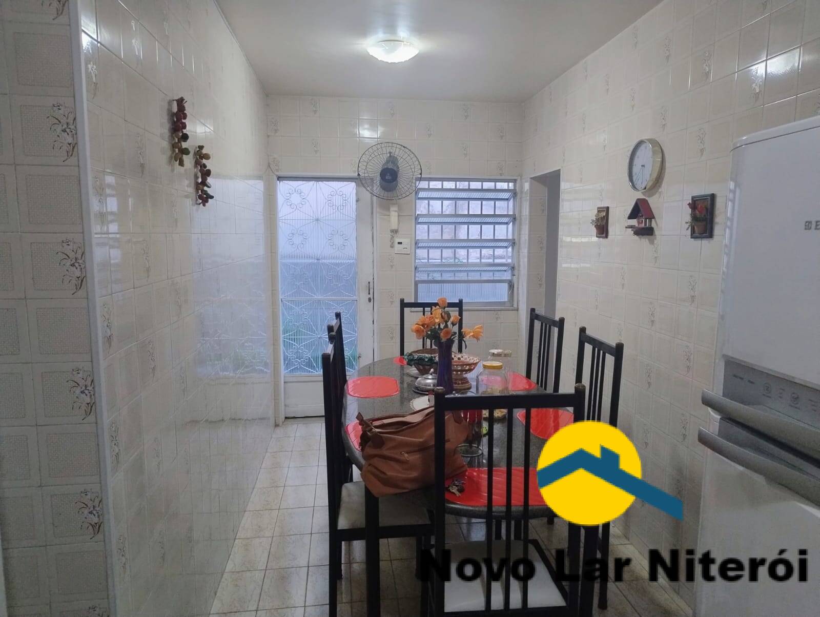 Casa à venda e aluguel com 8 quartos, 270m² - Foto 18