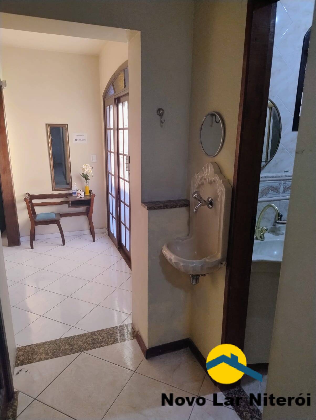 Casa à venda e aluguel com 8 quartos, 270m² - Foto 43