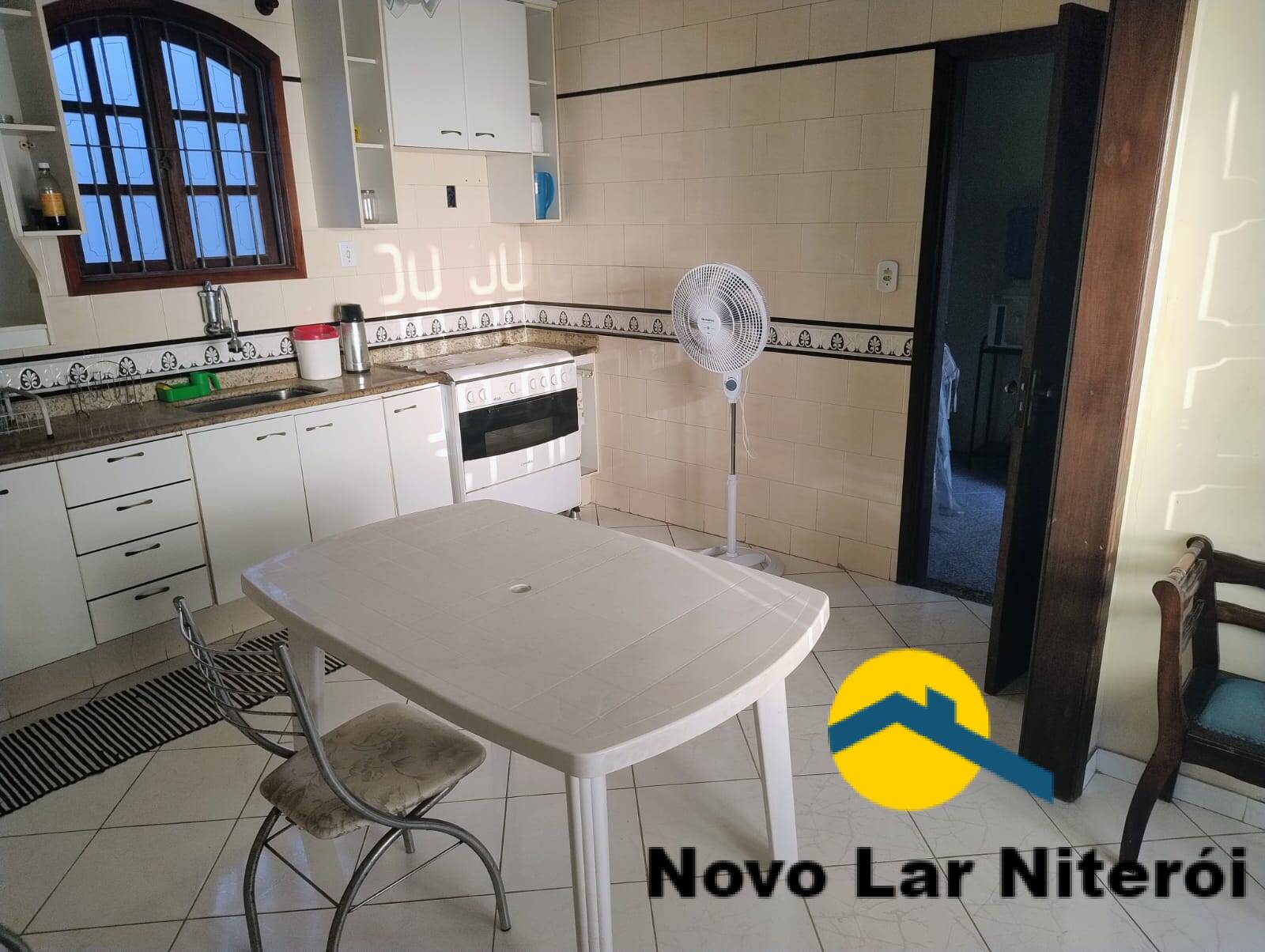 Casa à venda e aluguel com 8 quartos, 270m² - Foto 49