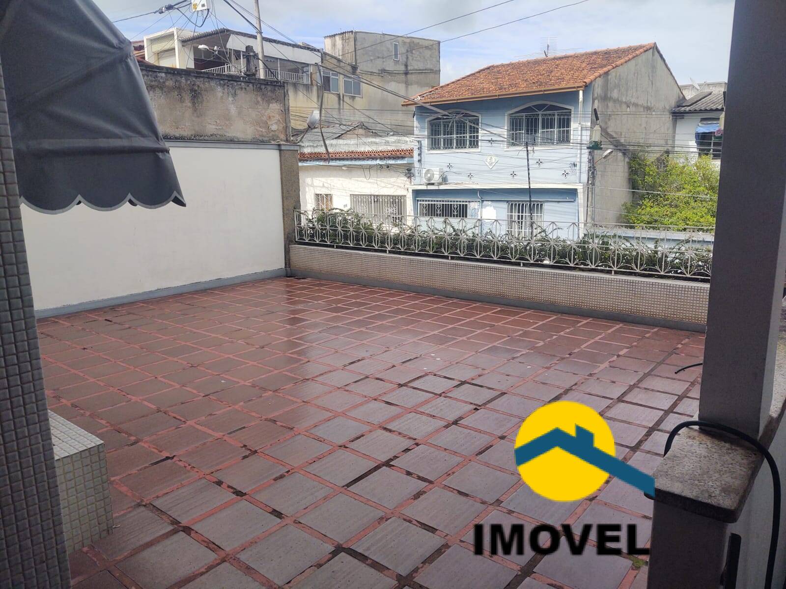 Casa à venda com 4 quartos, 260m² - Foto 2