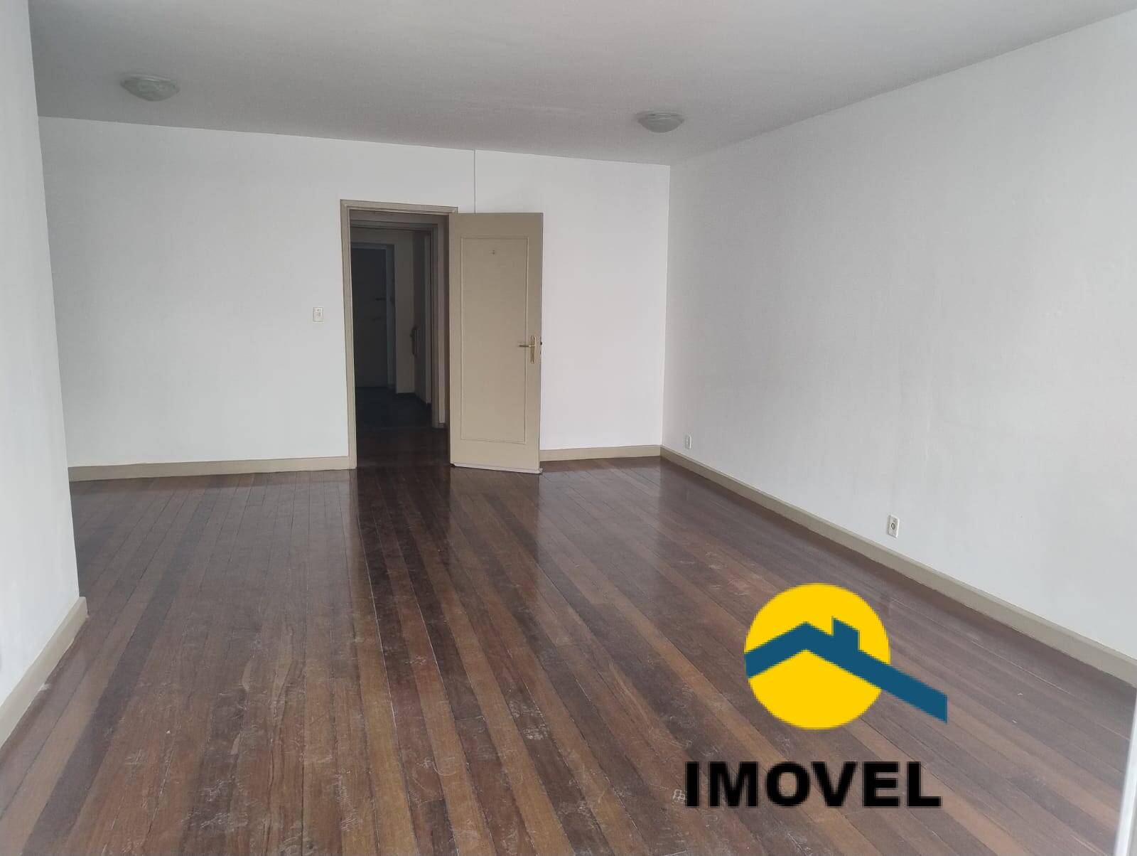 Apartamento à venda com 3 quartos, 150m² - Foto 3