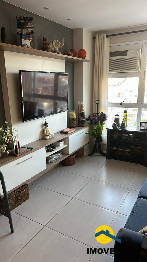 Apartamento à venda com 2 quartos, 70m² - Foto 2