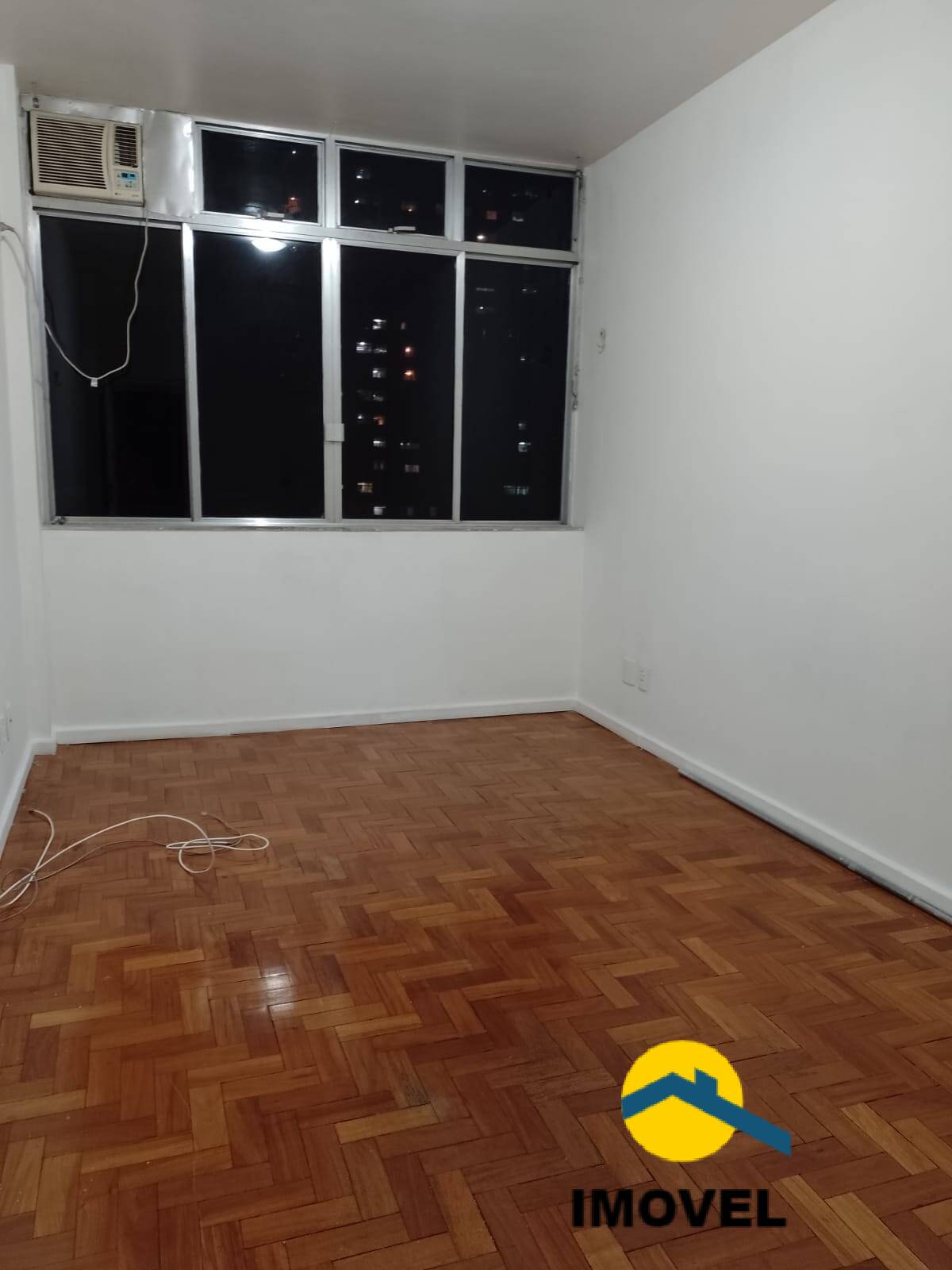 Apartamento à venda com 3 quartos, 130m² - Foto 2