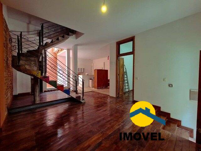 Casa à venda com 4 quartos, 240m² - Foto 2