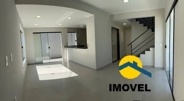 Casa à venda com 4 quartos, 150m² - Foto 2