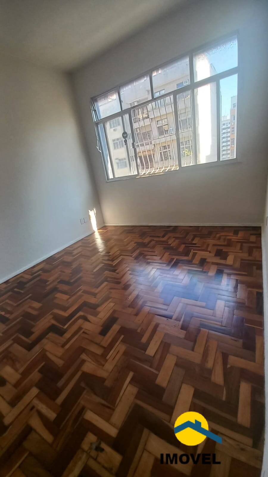 Apartamento à venda com 2 quartos, 70m² - Foto 1