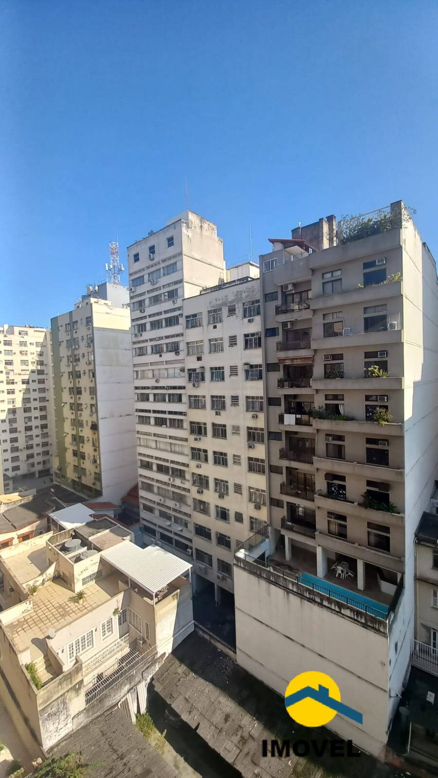 Apartamento à venda com 2 quartos, 70m² - Foto 2