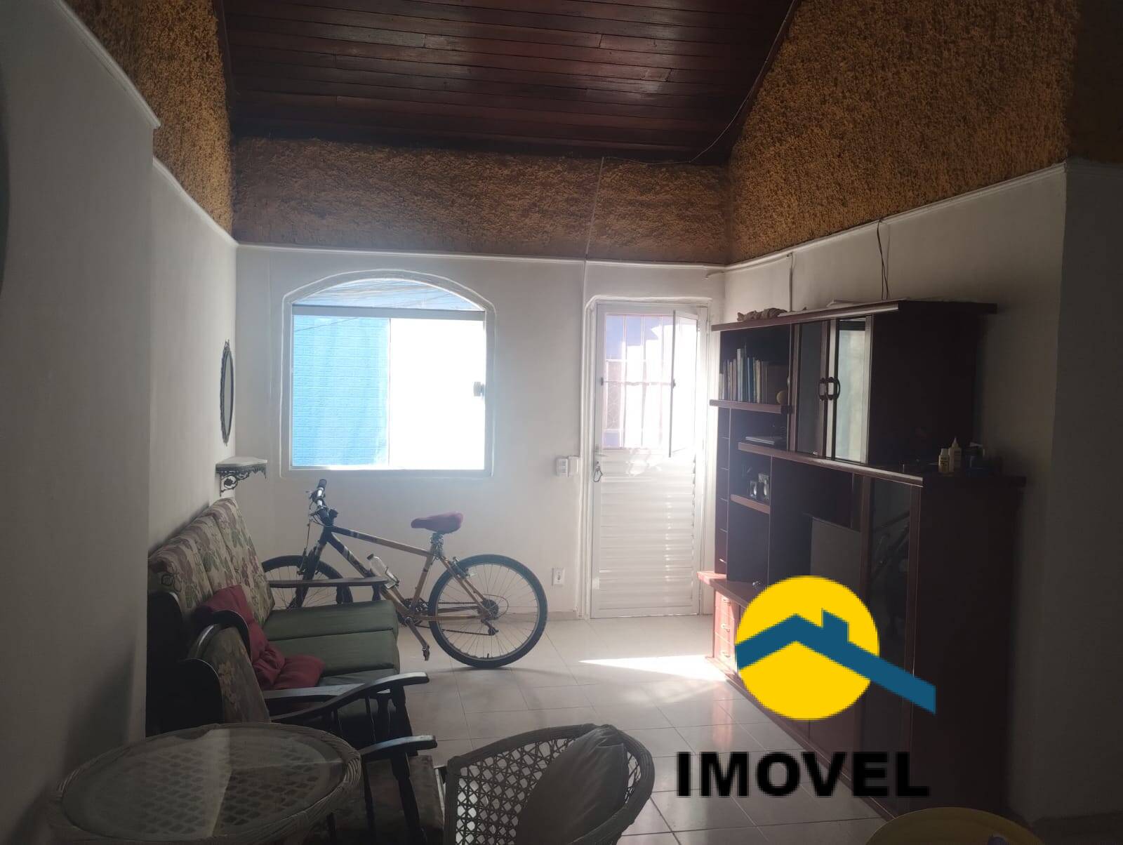 Casa à venda com 2 quartos, 90m² - Foto 1