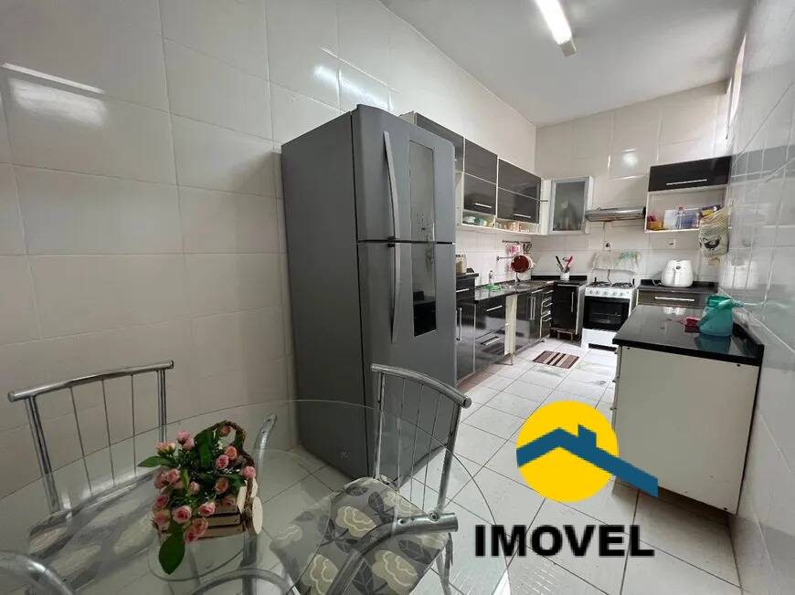 Casa à venda com 3 quartos, 200m² - Foto 4