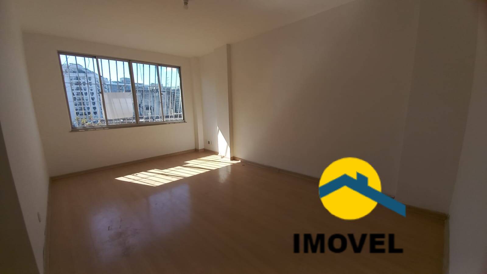 Apartamento à venda com 2 quartos, 85m² - Foto 4