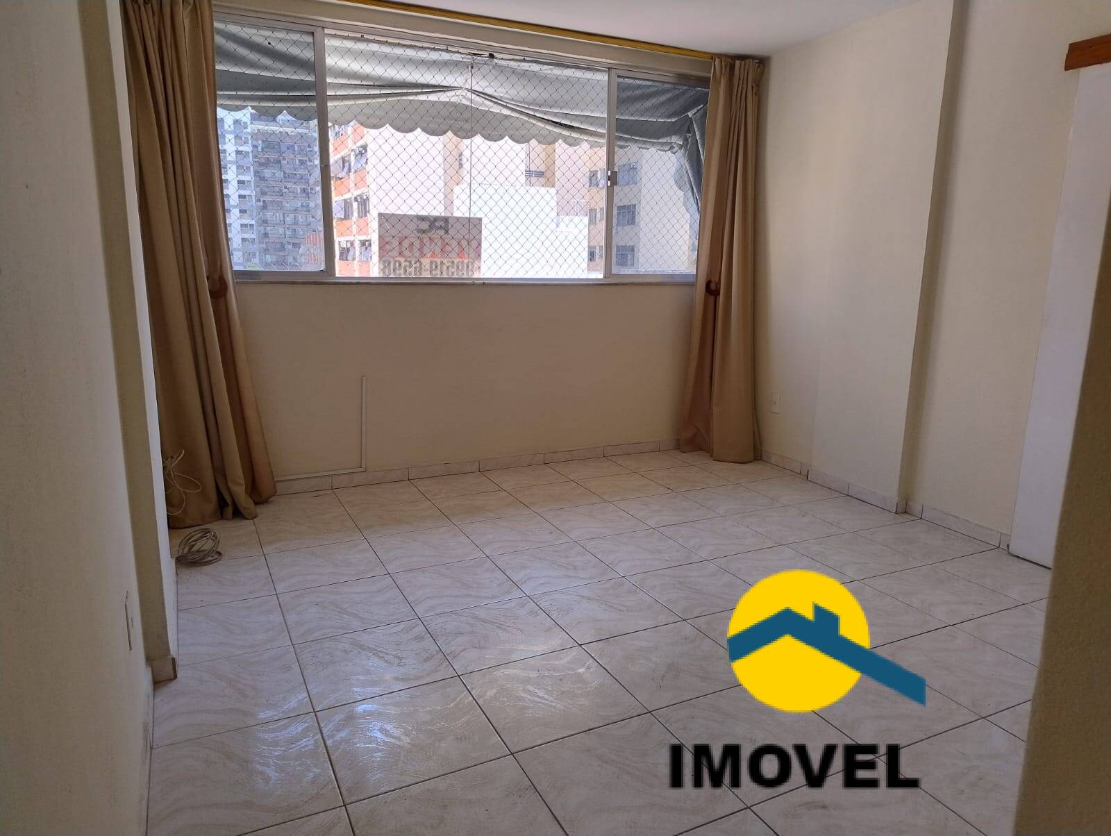 Apartamento à venda com 2 quartos, 70m² - Foto 3