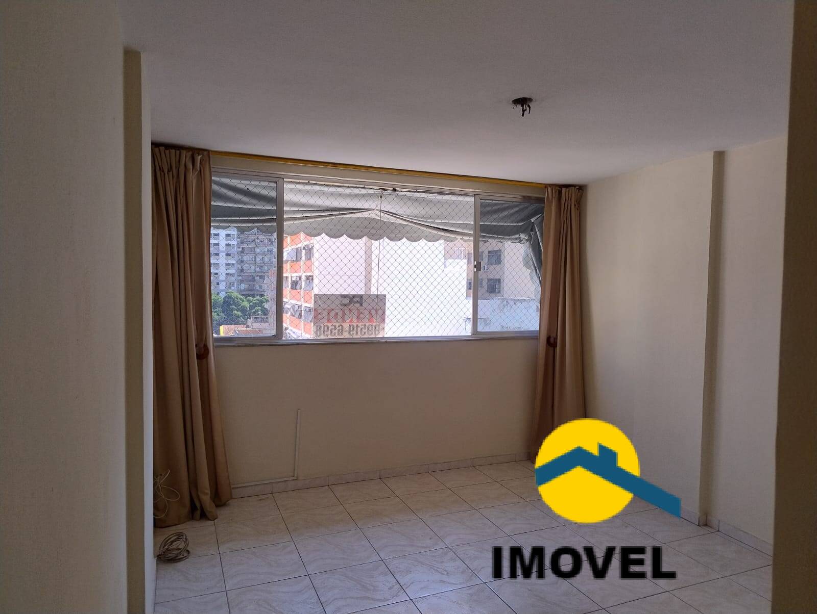 Apartamento à venda com 2 quartos, 70m² - Foto 1