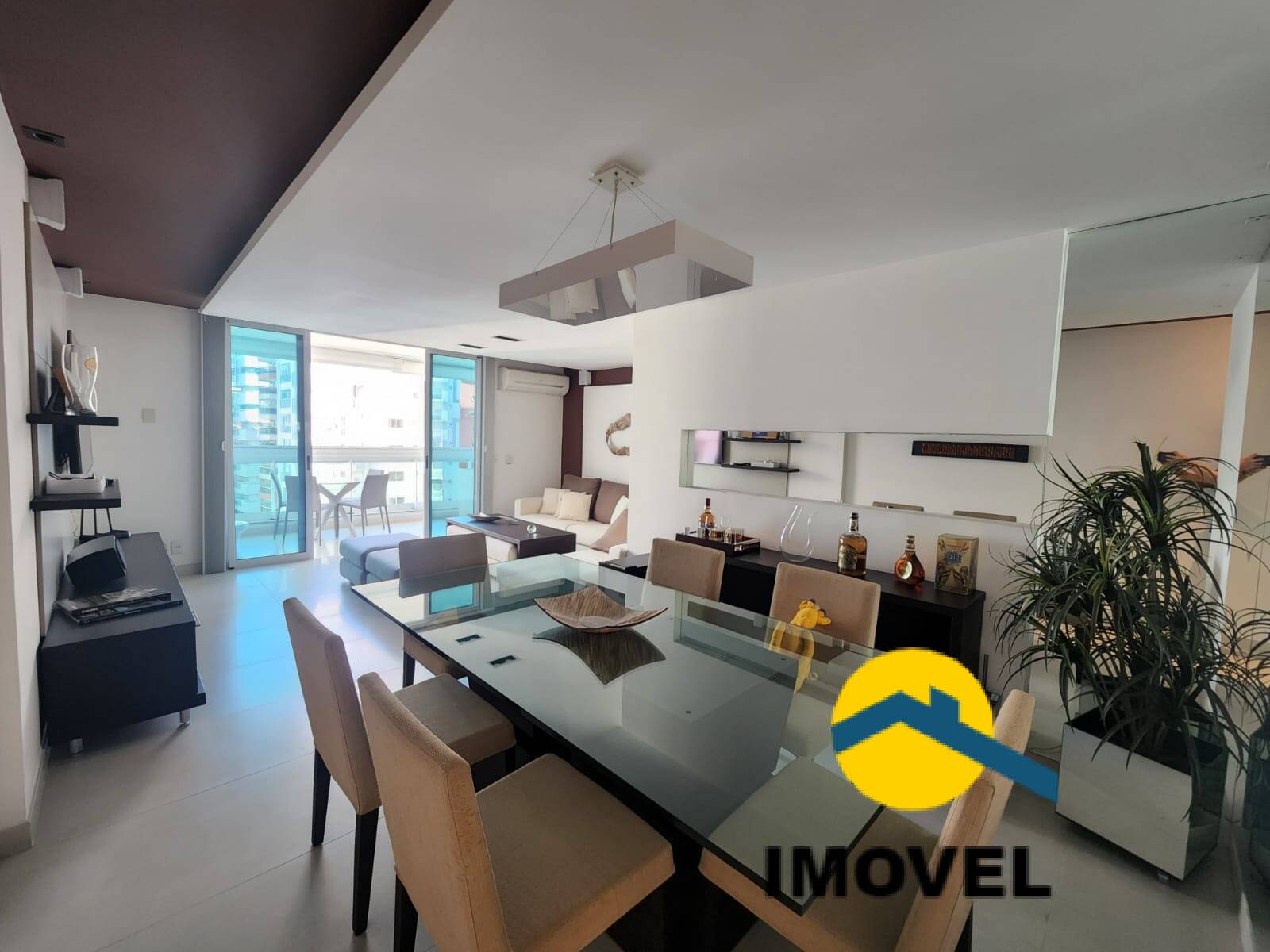 Apartamento à venda com 3 quartos, 130m² - Foto 1