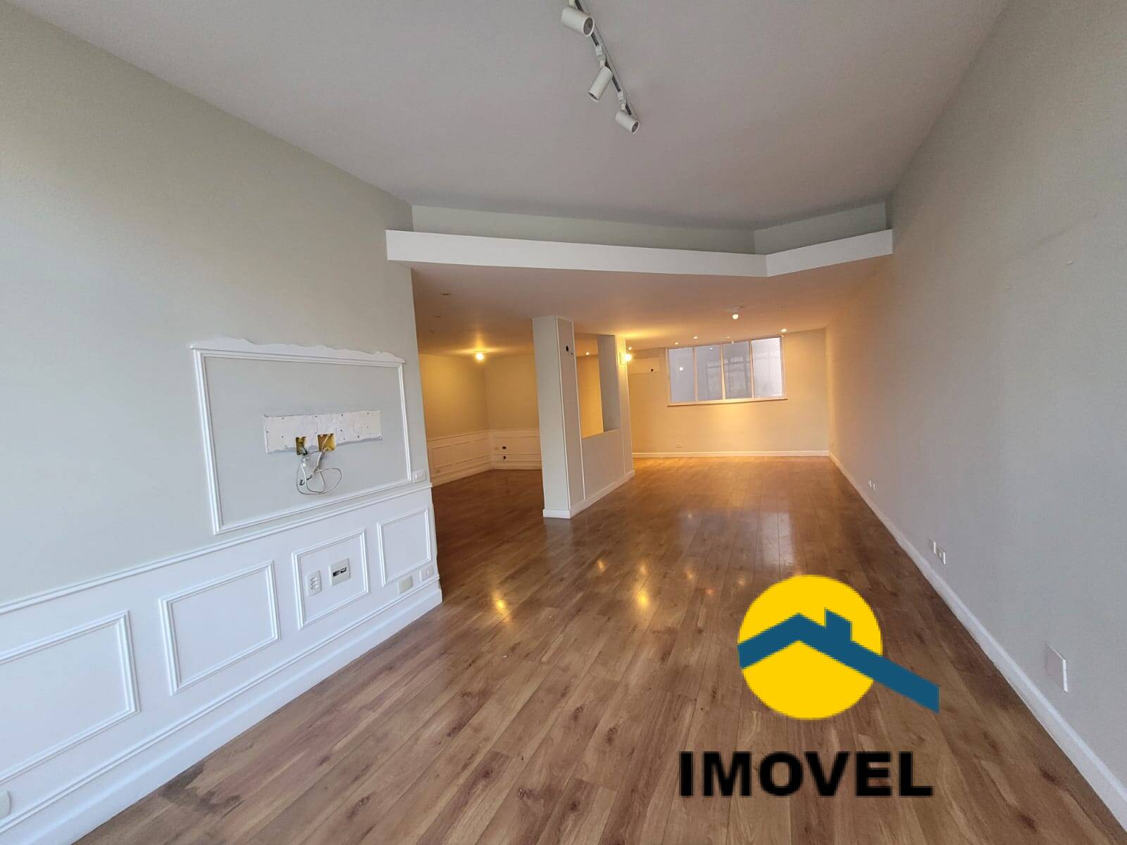 Apartamento à venda com 3 quartos, 140m² - Foto 2