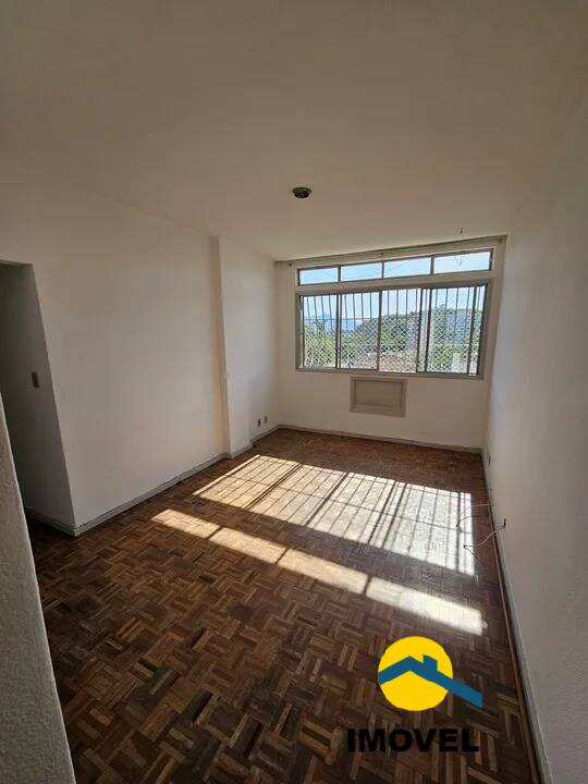 Apartamento à venda com 2 quartos, 70m² - Foto 1