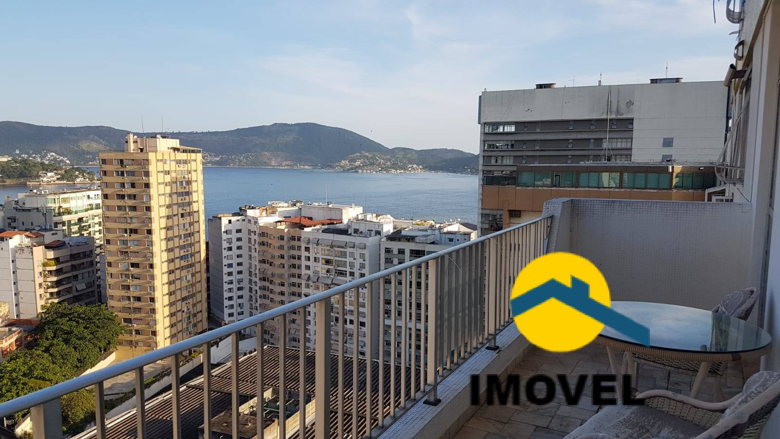 Apartamento à venda com 2 quartos, 90m² - Foto 2