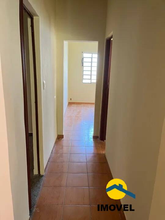 Casa à venda com 3 quartos, 200m² - Foto 2