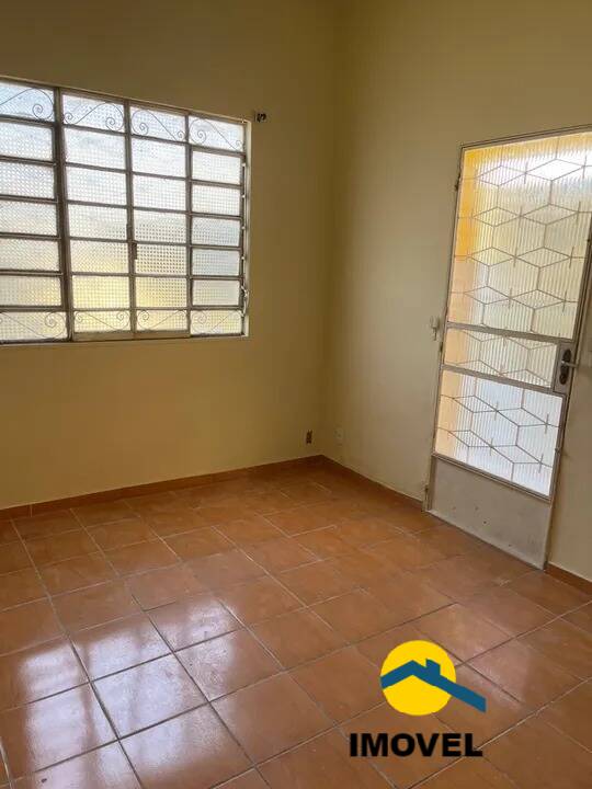 Casa à venda com 3 quartos, 200m² - Foto 1