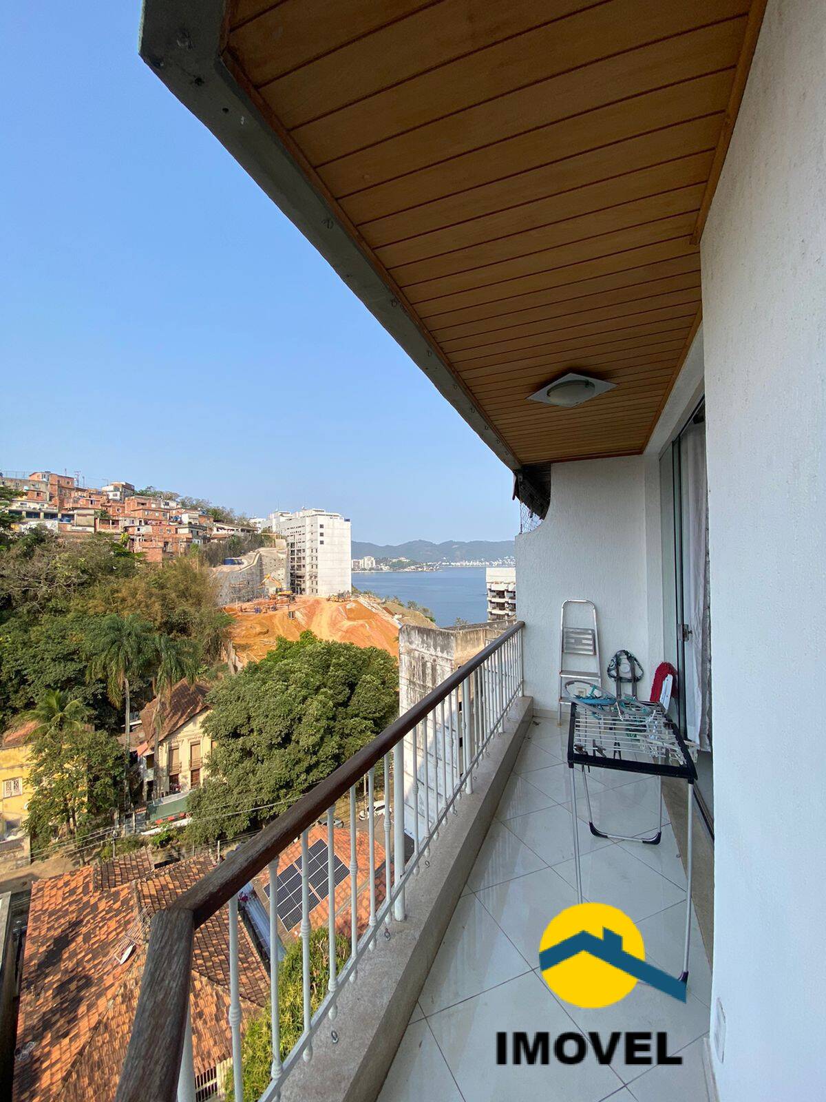 Apartamento à venda com 2 quartos, 70m² - Foto 3