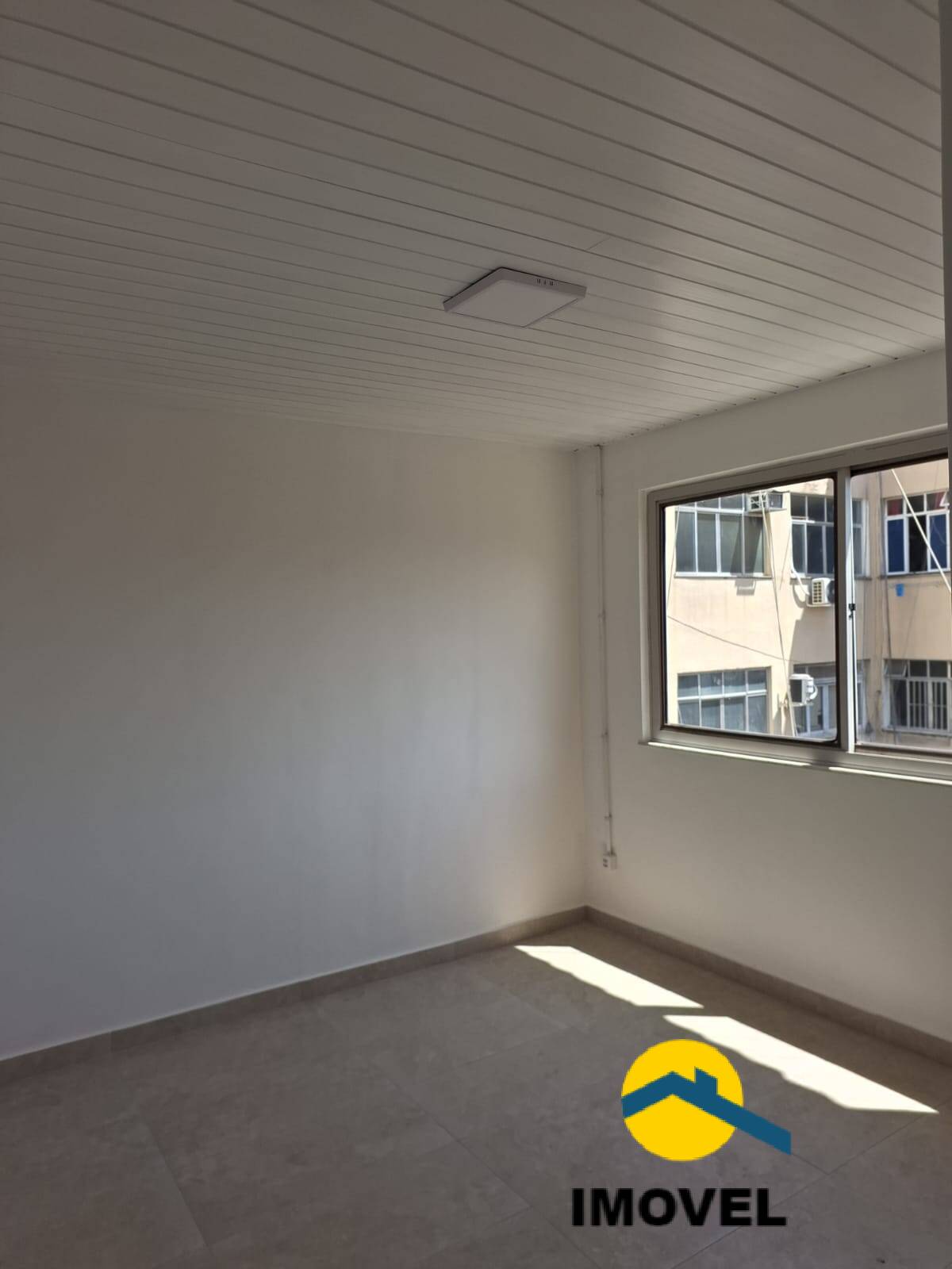 Apartamento à venda com 3 quartos, 86m² - Foto 2